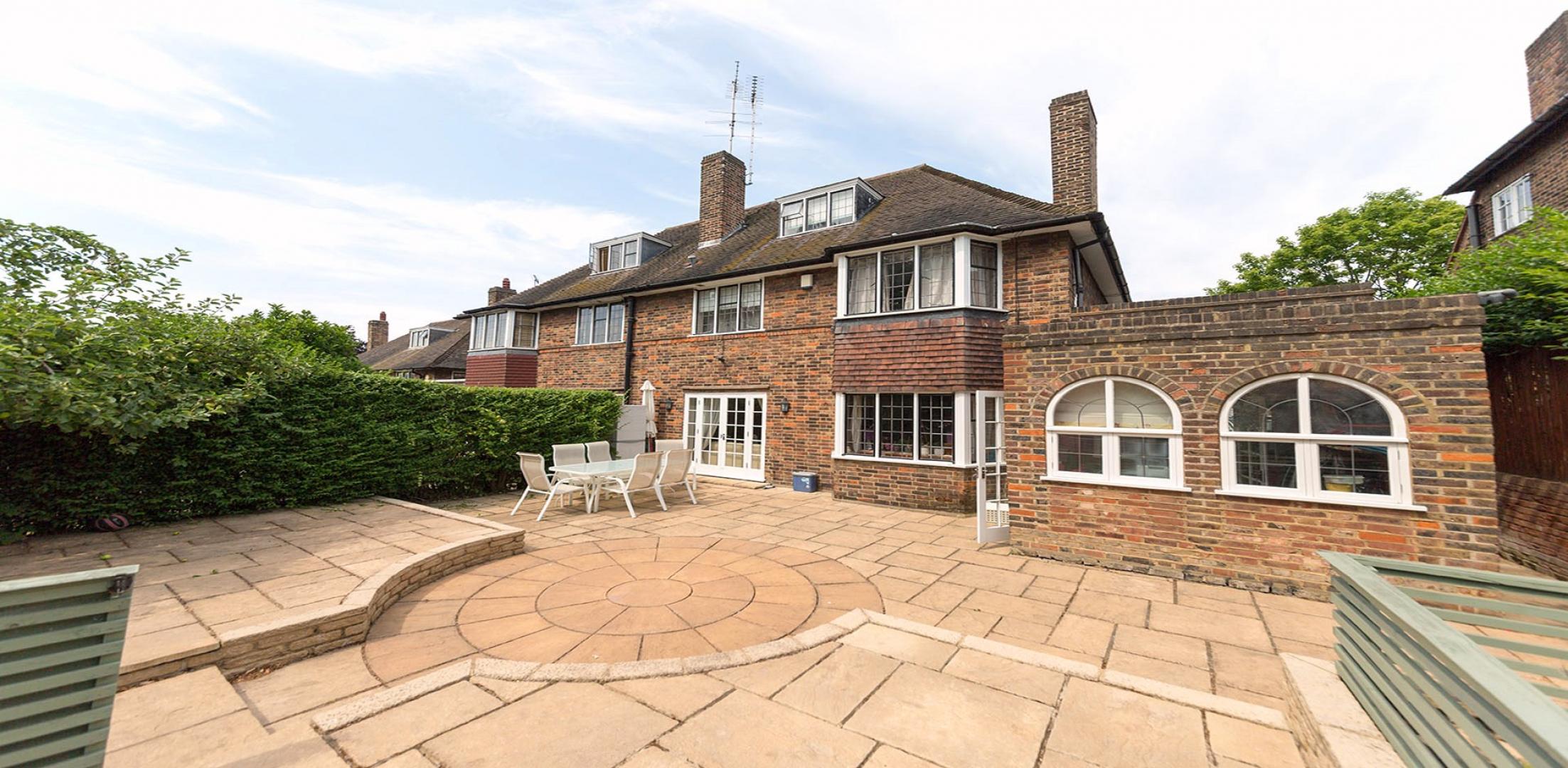 			4 Bedroom, 1 bath, 1 reception Semi-Detached House			 Brim Hill , HAMPSTEAD GARDEN SUBURB